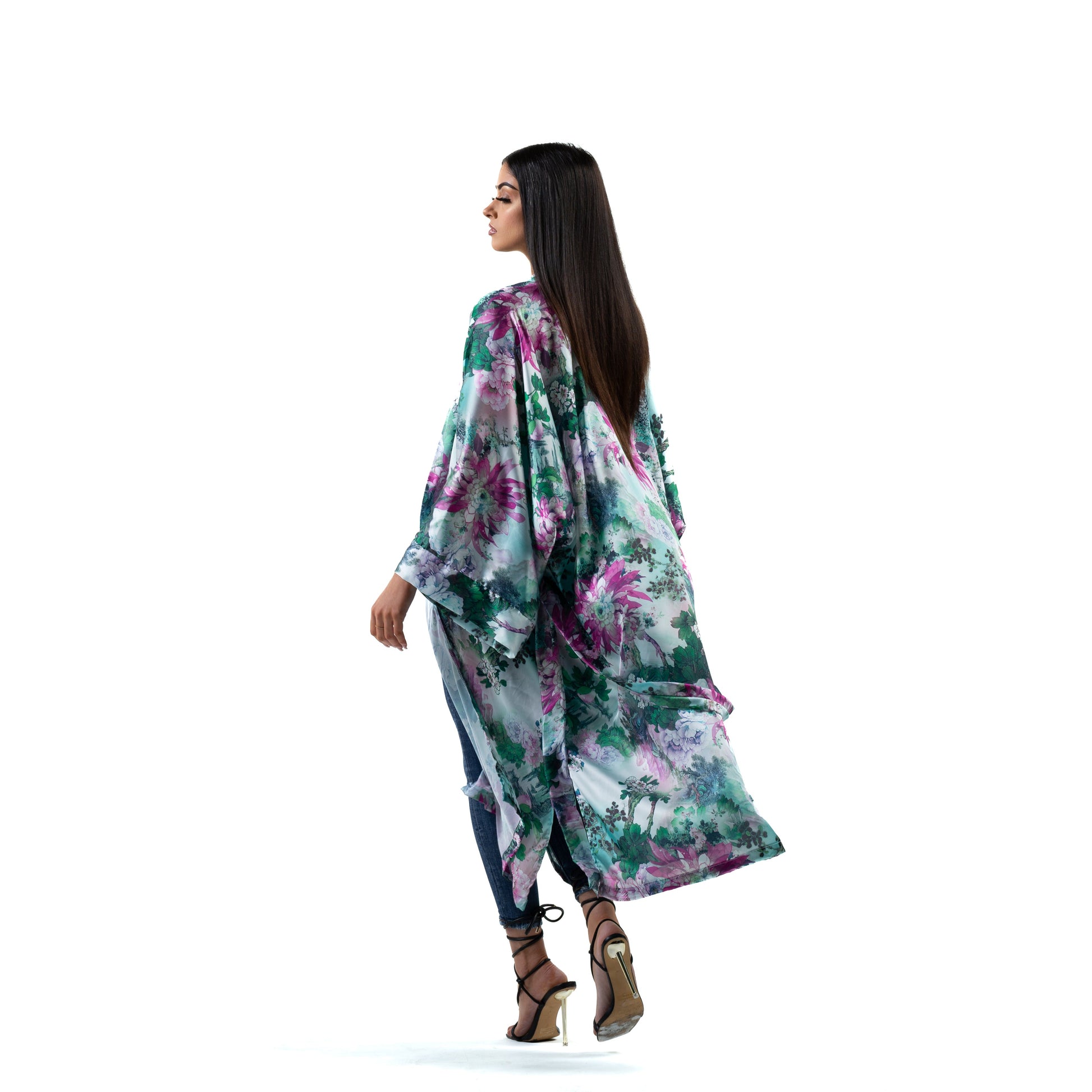 Natalie Anderson mint pastel floral kimono, fragrant bloom print - Model back view jeans heels